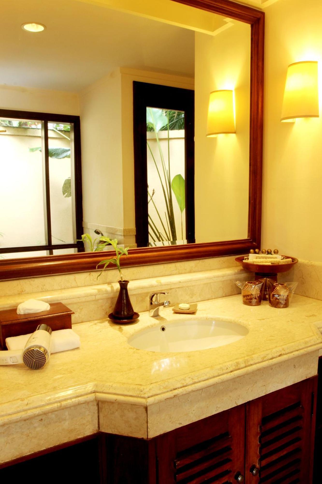 Laras Asri Resort & Spa Салатіга Номер фото